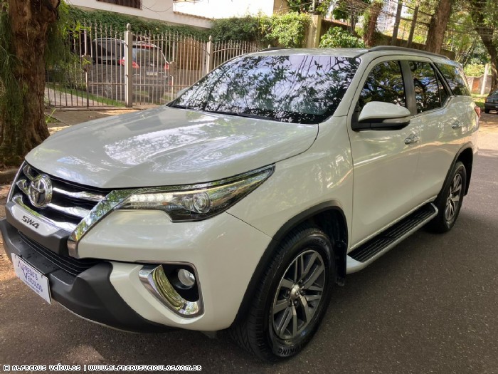 Toyota HILUX SW4 SRX 7 LUGARES 2016/2017